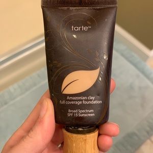 Tarte Amazonian Clay Foundation light medium beige